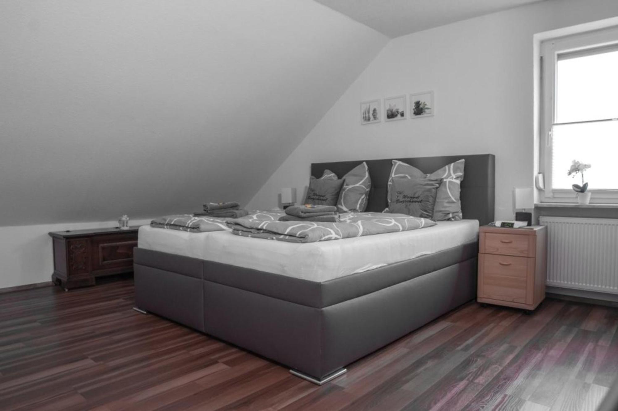 Ferienwohnung Grauschiefer Irsch Ngoại thất bức ảnh